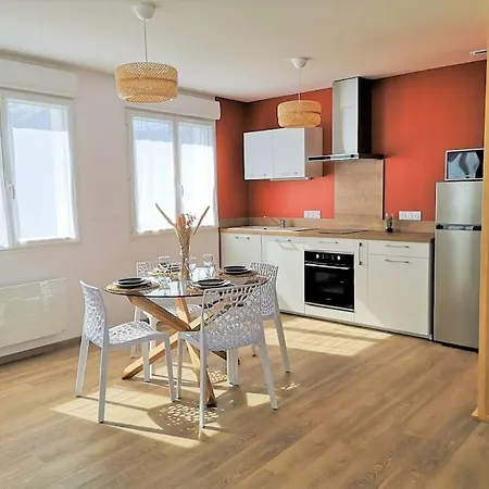 T2 Proche Marais Avec Vue Cathedrale Et Garage A Moto Apartment Bourges Exterior photo