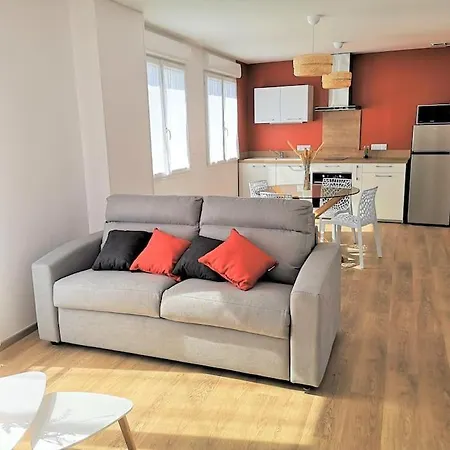 T2 Proche Marais Avec Vue Cathedrale Et Garage A Moto Apartment Bourges Exterior photo