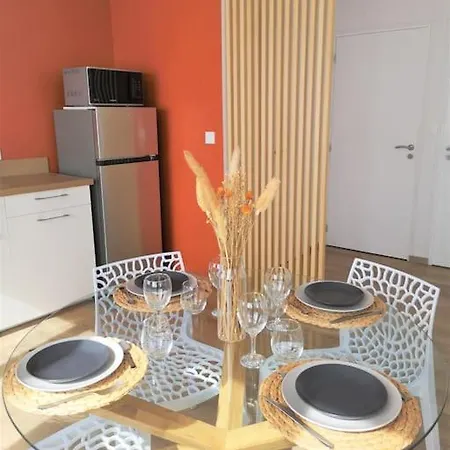T2 Proche Marais Avec Vue Cathedrale Et Garage A Moto Apartment Bourges Exterior photo