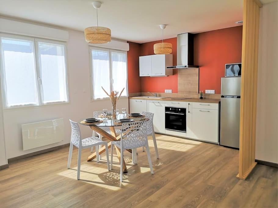 T2 Proche Marais Avec Vue Cathedrale Et Garage A Moto Appartement Bourges